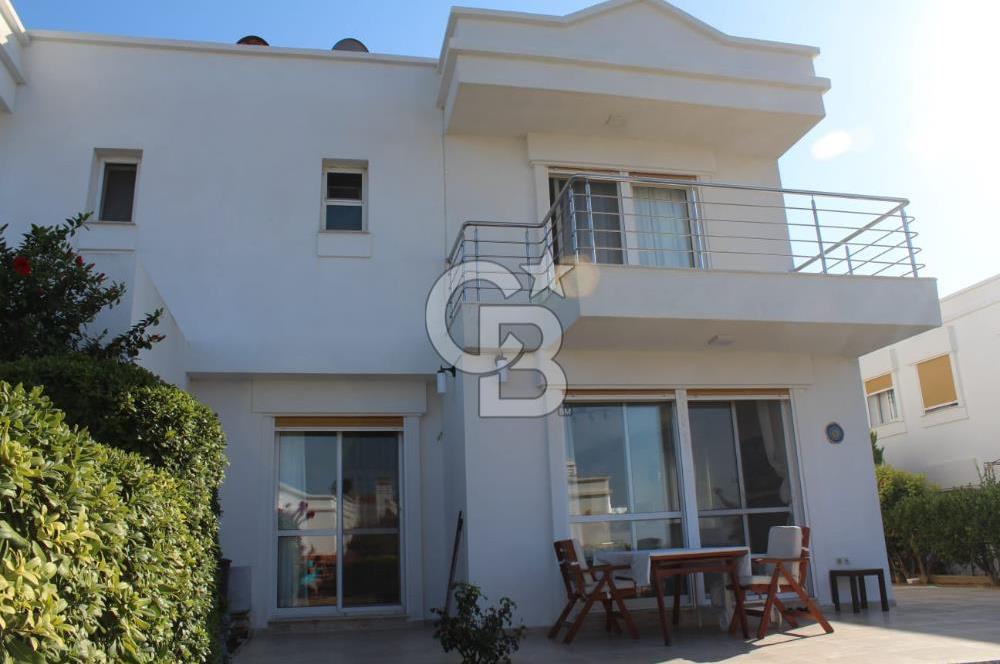 ÇEŞME DALYANKÖY MEVKİNDE DENİZ MANZARALI SİTE İÇERİSİNDE VİLLA