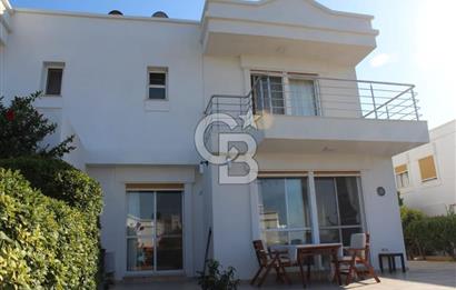 ÇEŞME DALYANKÖY MEVKİNDE DENİZ MANZARALI SİTE İÇERİSİNDE VİLLA