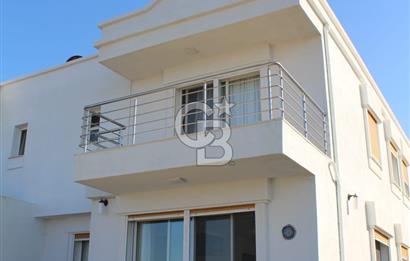 ÇEŞME DALYANKÖY MEVKİNDE DENİZ MANZARALI SİTE İÇERİSİNDE VİLLA