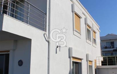 ÇEŞME DALYANKÖY MEVKİNDE DENİZ MANZARALI SİTE İÇERİSİNDE VİLLA