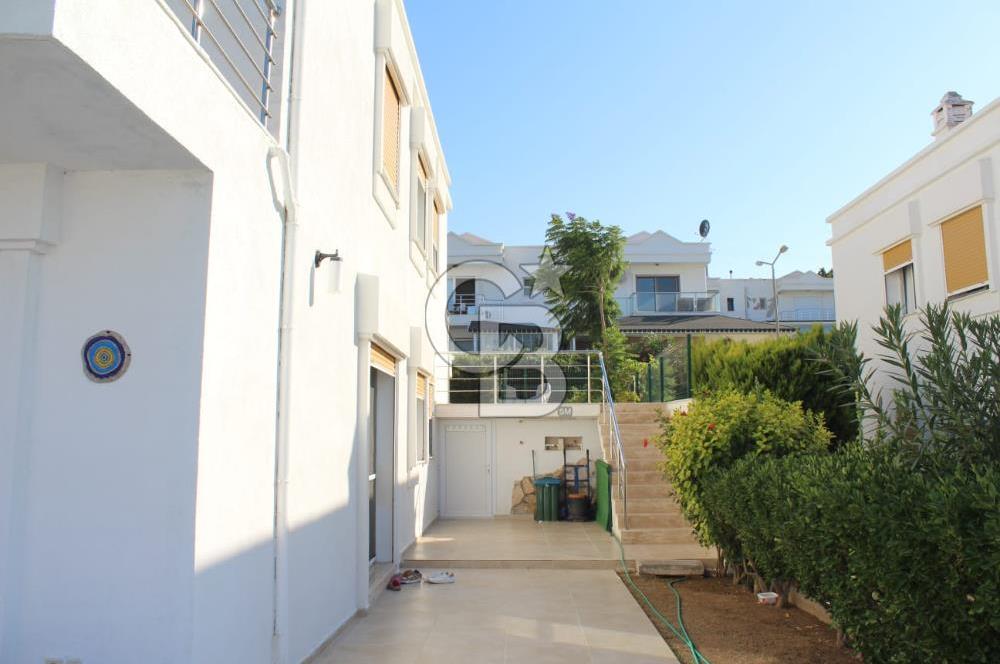 ÇEŞME DALYANKÖY MEVKİNDE DENİZ MANZARALI SİTE İÇERİSİNDE VİLLA
