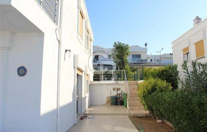 ÇEŞME DALYANKÖY MEVKİNDE DENİZ MANZARALI SİTE İÇERİSİNDE VİLLA