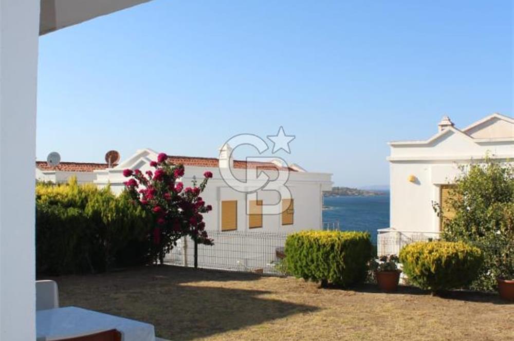 ÇEŞME DALYANKÖY MEVKİNDE DENİZ MANZARALI SİTE İÇERİSİNDE VİLLA