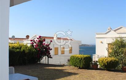 ÇEŞME DALYANKÖY MEVKİNDE DENİZ MANZARALI SİTE İÇERİSİNDE VİLLA