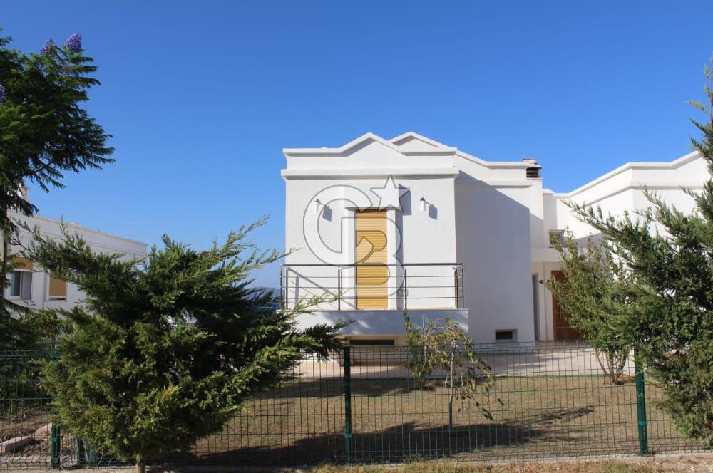 ÇEŞME DALYANKÖY MEVKİNDE DENİZ MANZARALI SİTE İÇERİSİNDE VİLLA