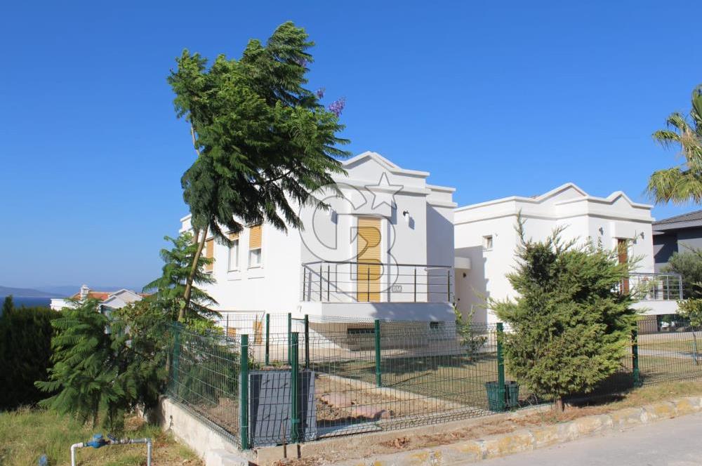 ÇEŞME DALYANKÖY MEVKİNDE DENİZ MANZARALI SİTE İÇERİSİNDE VİLLA