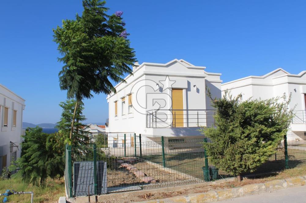 ÇEŞME DALYANKÖY MEVKİNDE DENİZ MANZARALI SİTE İÇERİSİNDE VİLLA