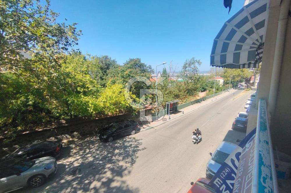 ÇEKİRGE CADDE DE ÖN CEPHE SATILIK 2.5+1 SATILIK EŞYALI DAİRE