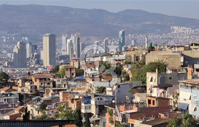 İzmir Gürçeşme Ferahlı Mah. Satılık 4 Katlı Bina – Her Kat Ayrı Daire