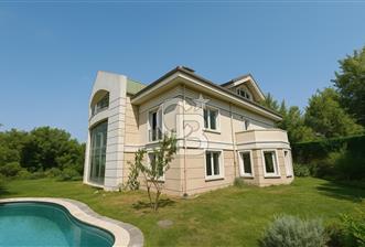 BAHÇEŞEHİR UPHİLL'DE 1100 M2 HAVUZLU ÖZEL BAHÇELİ MALİKANE