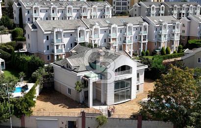 BAHÇEŞEHİR UPHİLL'DE 1100 M2 HAVUZLU ÖZEL BAHÇELİ MALİKANE