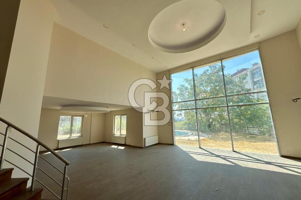 BAHÇEŞEHİR UPHİLL'DE 1100 M2 HAVUZLU, ÖZEL BAHÇELİ MALİKANE
