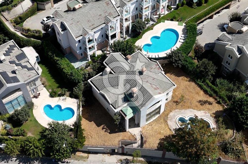 BAHÇEŞEHİR UPHİLL'DE 1100 M2 HAVUZLU, ÖZEL BAHÇELİ MALİKANE