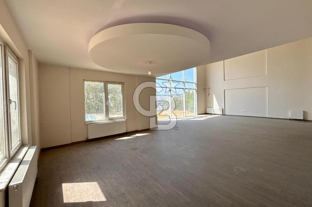 BAHÇEŞEHİR UPHİLL'DE 1100 M2 HAVUZLU, ÖZEL BAHÇELİ MALİKANE