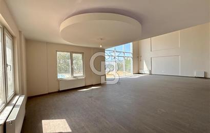 BAHÇEŞEHİR UPHİLL'DE 1100 M2 HAVUZLU, ÖZEL BAHÇELİ MALİKANE