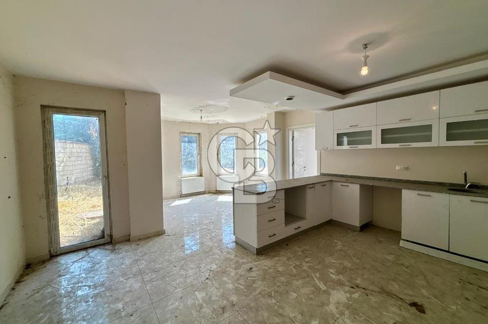 BAHÇEŞEHİR UPHİLL'DE 1100 M2 HAVUZLU, ÖZEL BAHÇELİ MALİKANE