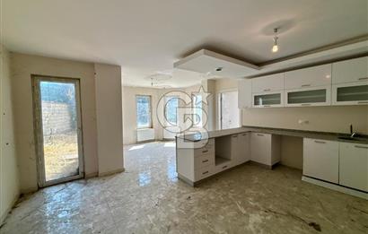 BAHÇEŞEHİR UPHİLL'DE 1100 M2 HAVUZLU, ÖZEL BAHÇELİ MALİKANE