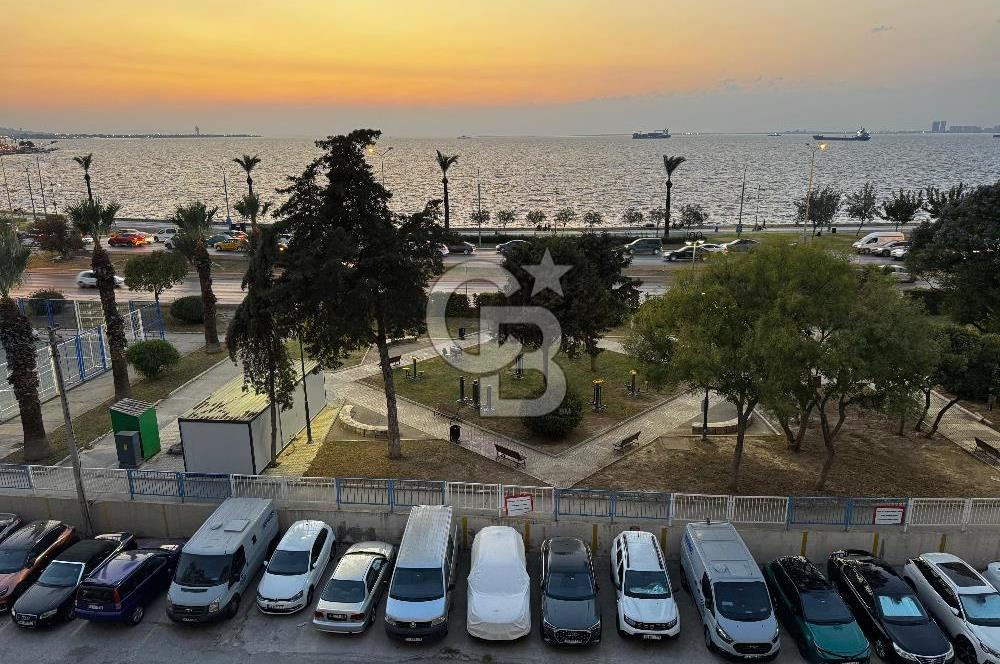 İzmir Karataşta 1.Sınıf Tadilatlı Deniz Manzaralı ve Otoparklı