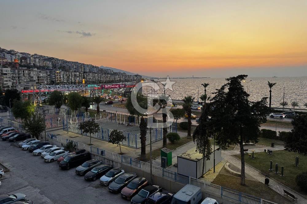 İzmir Karataşta 1.Sınıf Tadilatlı Deniz Manzaralı ve Otoparklı
