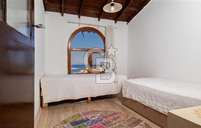 KARABURUN İSKELEDE SATILIK VİLLA