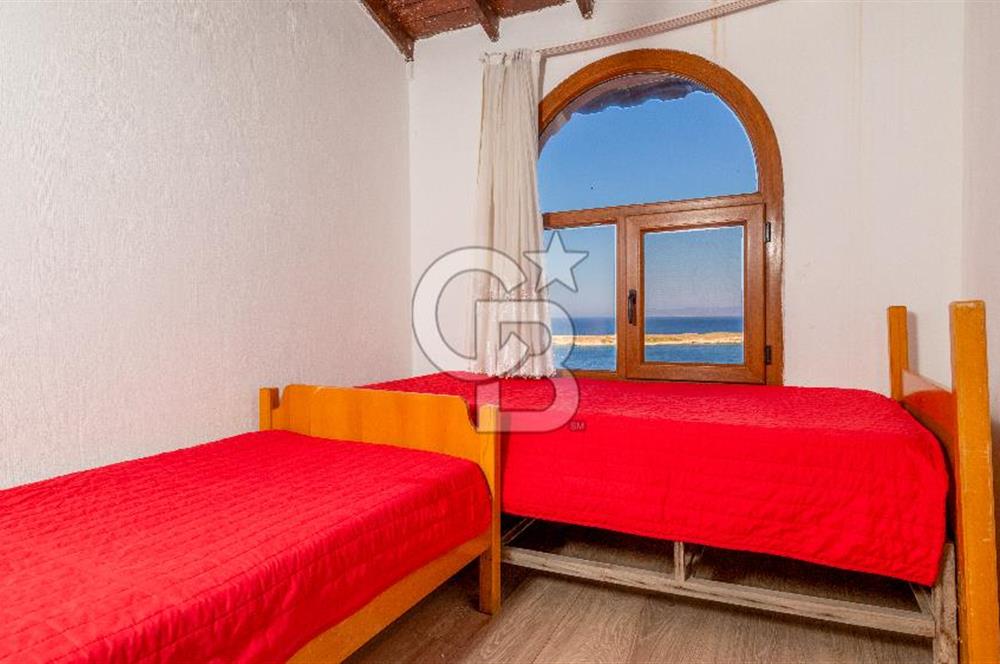 KARABURUN İSKELEDE SATILIK VİLLA