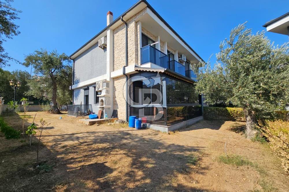 Ayvalık Sarımsaklıda Köşe Konumlu 3+1 Villa