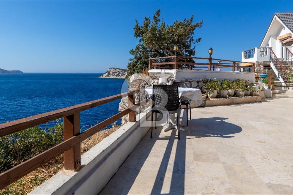 KARABURUN İSKELEDE SATILIK VİLLA