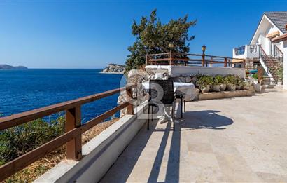 KARABURUN İSKELEDE SATILIK VİLLA