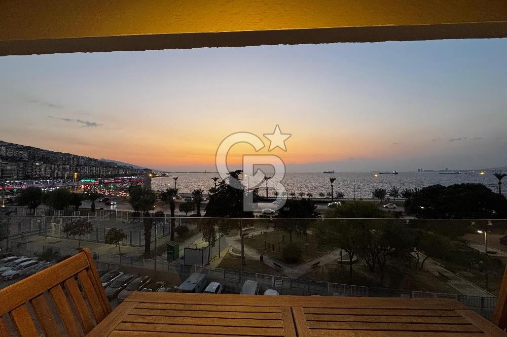 İzmir Karataşta 1.Sınıf Tadilatlı Deniz Manzaralı ve Otoparklı