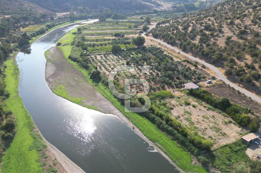 MENEMEN SÜLEYMANLIDA GEDİZ NEHRİ KENARINDA 571M2 HOBİ BAHÇELİ EV