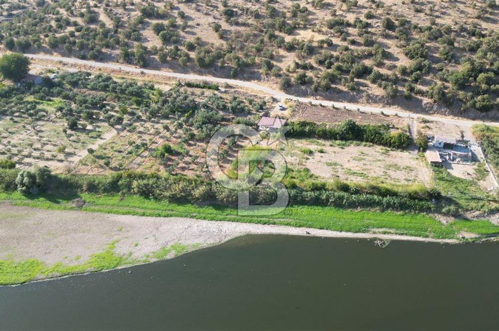 MENEMEN SÜLEYMANLIDA GEDİZ NEHRİ KENARINDA 571M2 HOBİ BAHÇELİ EV
