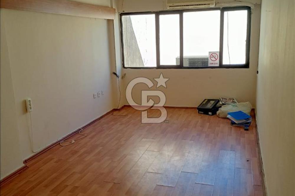KARŞIYAKA ÇARŞI'NIN KALBİNDE SATILIK OFİS