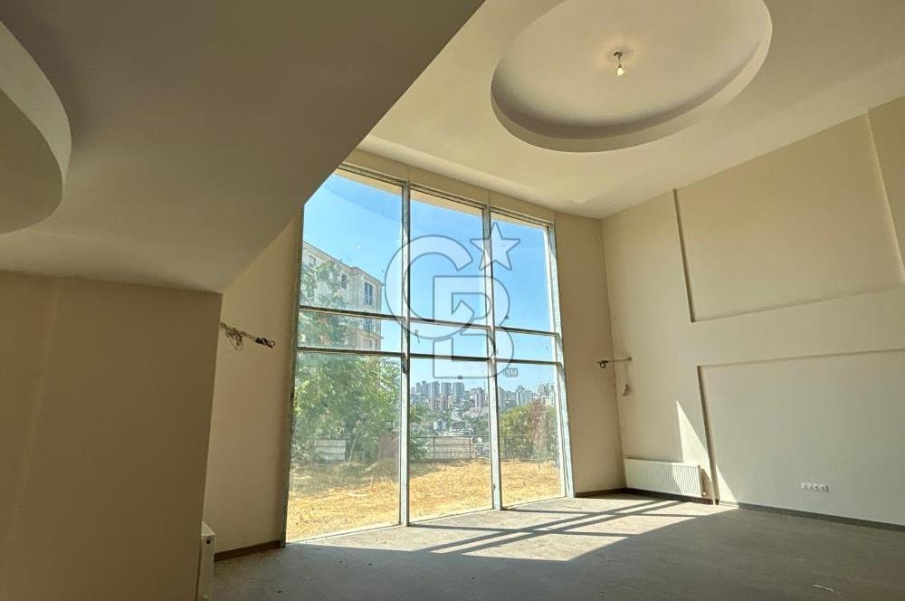 BAHÇEŞEHİR UPHİLL'DE 1100 M2 HAVUZLU, ÖZEL BAHÇELİ MALİKANE