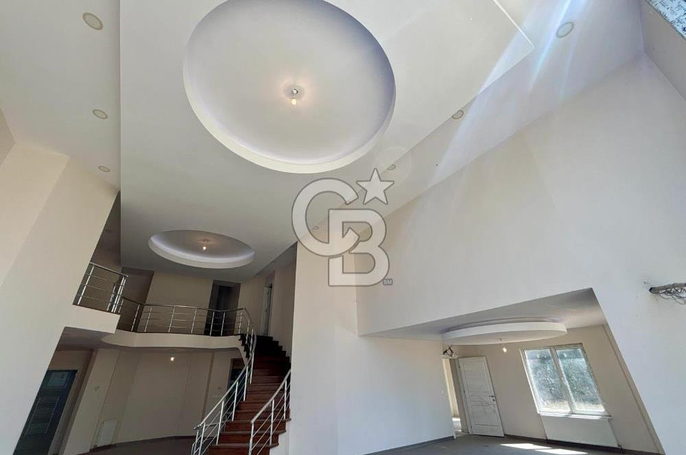 BAHÇEŞEHİR UPHİLL'DE 1100 M2 HAVUZLU, ÖZEL BAHÇELİ MALİKANE
