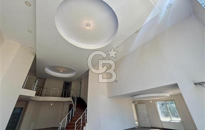 BAHÇEŞEHİR UPHİLL'DE 1100 M2 HAVUZLU, ÖZEL BAHÇELİ MALİKANE