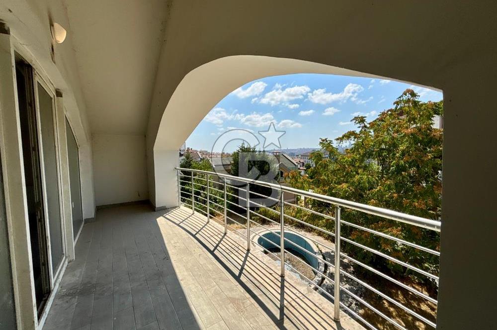 BAHÇEŞEHİR UPHİLL'DE 1100 M2 HAVUZLU, ÖZEL BAHÇELİ MALİKANE
