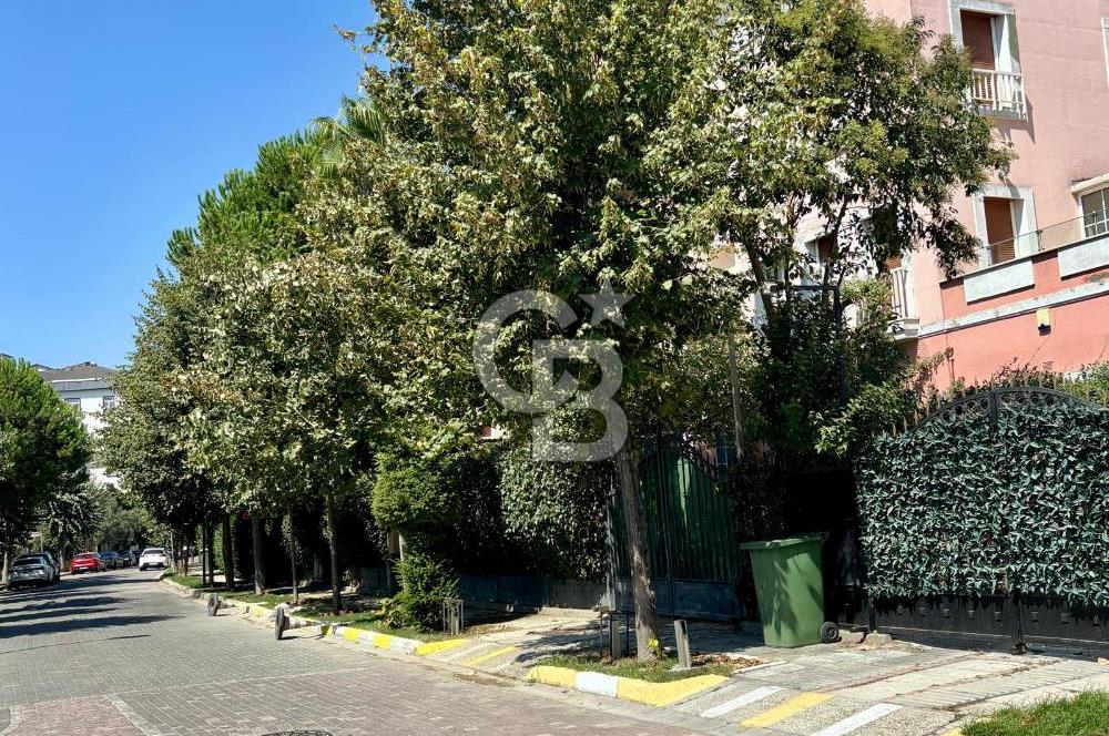 BAHÇEŞEHİR UPHİLL'DE 1100 M2 HAVUZLU, ÖZEL BAHÇELİ MALİKANE