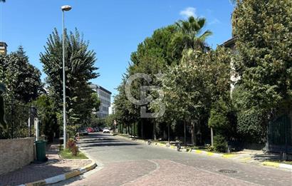 BAHÇEŞEHİR UPHİLL'DE 1100 M2 HAVUZLU, ÖZEL BAHÇELİ MALİKANE