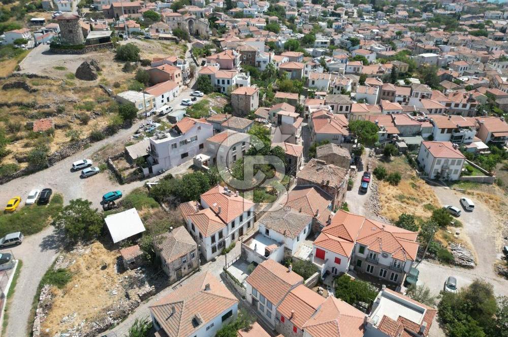 Cunda'da Satılık Çift Parselli Fırsat Mülk