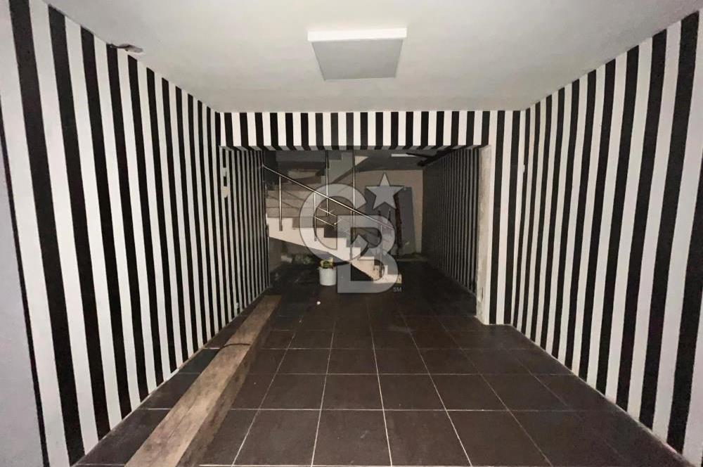 Buca Dumlupınar'da Cadde Üzerinde Köşe Dükkan