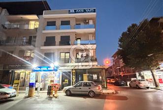 Buca Dumlupınar'da Cadde Üzerinde Köşe Dükkan