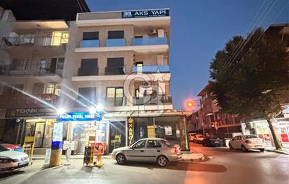 Buca Dumlupınar'da Cadde Üzerinde Köşe Dükkan