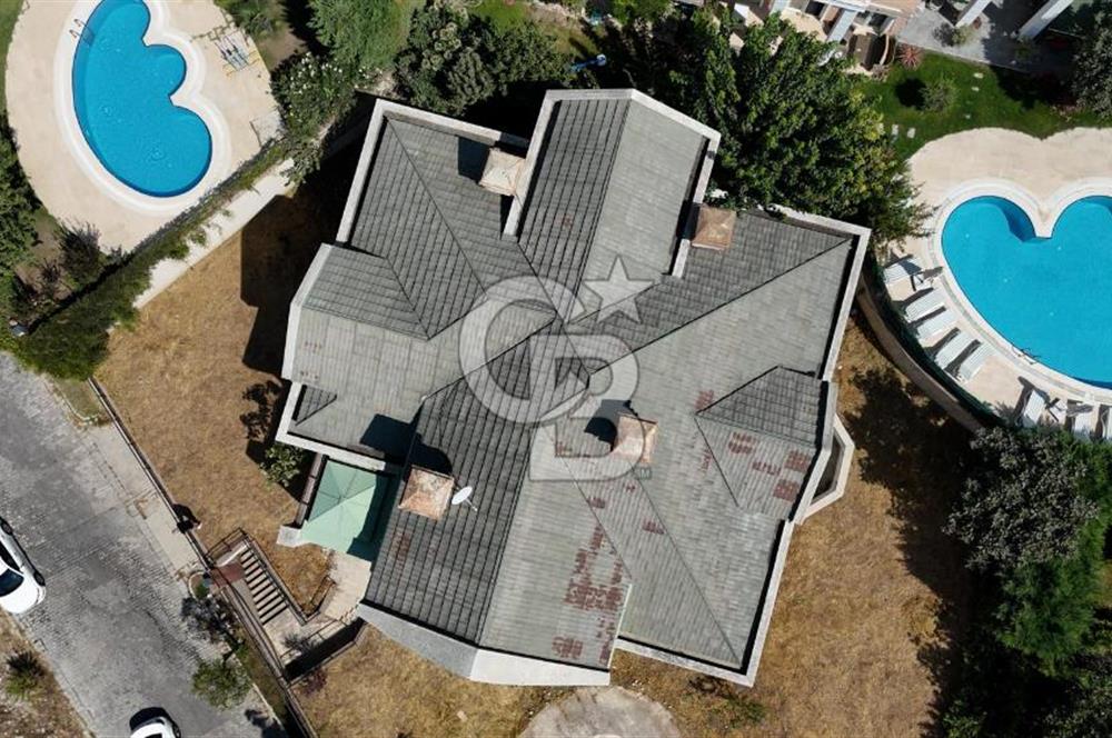BAHÇEŞEHİR UPHİLL'DE 1100 M2 HAVUZLU ÖZEL BAHÇELİ MALİKANE