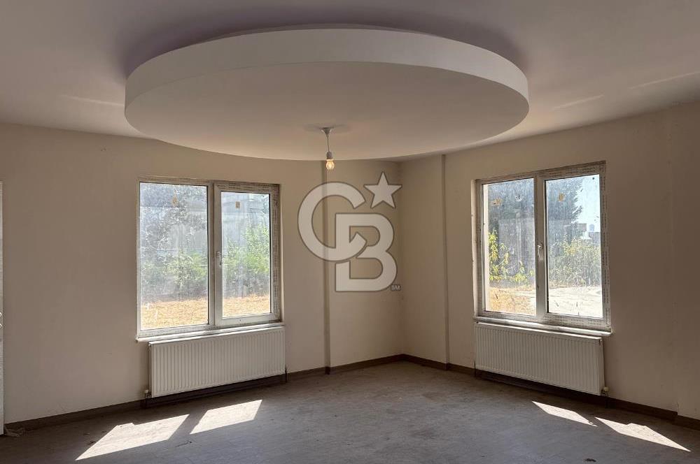 BAHÇEŞEHİR UPHİLL'DE 1100 M2 HAVUZLU ÖZEL BAHÇELİ MALİKANE