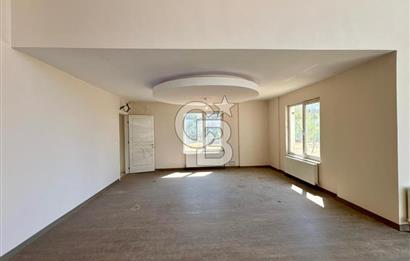 BAHÇEŞEHİR UPHİLL'DE 1100 M2 HAVUZLU ÖZEL BAHÇELİ MALİKANE