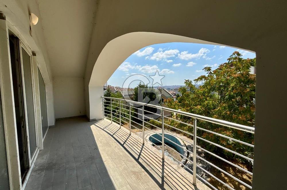 BAHÇEŞEHİR UPHİLL'DE 1100 M2 HAVUZLU ÖZEL BAHÇELİ MALİKANE
