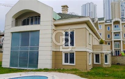 BAHÇEŞEHİR UPHİLL'DE 1100 M2 HAVUZLU ÖZEL BAHÇELİ MALİKANE