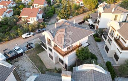 AYVALIK ÇAMLIKTA PRESTİJLİ SİTE TAM MÜSTAKİL SATILIK VİLLA