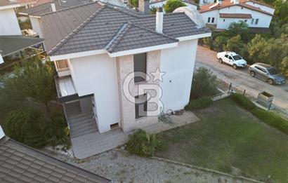 AYVALIK ÇAMLIKTA PRESTİJLİ SİTE TAM MÜSTAKİL SATILIK VİLLA