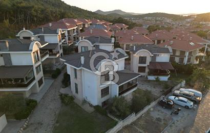 AYVALIK ÇAMLIKTA PRESTİJLİ SİTE TAM MÜSTAKİL SATILIK VİLLA